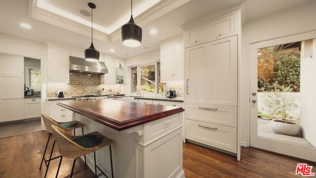 7218 La Presa Drive, Los Angeles, CA 90068