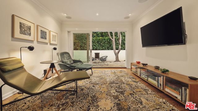 7218 La Presa Drive, Los Angeles, CA 90068