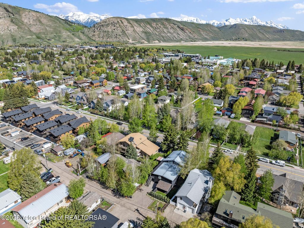 662 E HANSEN Avenue, Jackson, WY 83001 photo 18