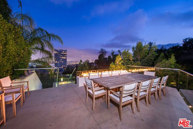 9274 Sierra Mar, Los Angeles, CA 90069