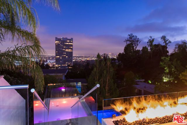 9274 Sierra Mar, Los Angeles, CA 90069