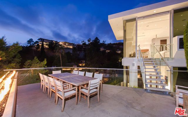 9274 Sierra Mar, Los Angeles, CA 90069