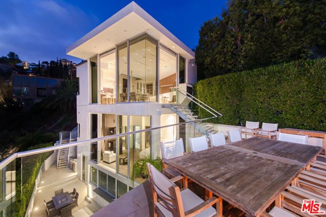 9274 Sierra Mar, Los Angeles, CA 90069