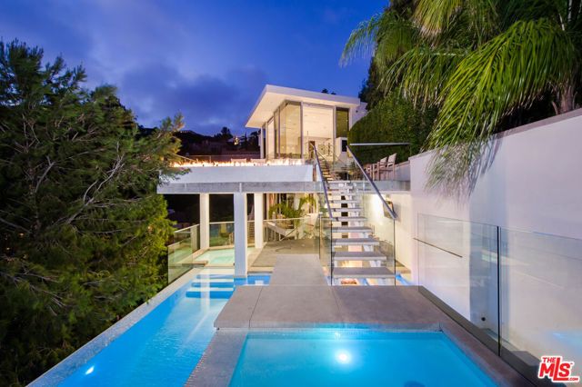 9274 Sierra Mar, Los Angeles, CA 90069