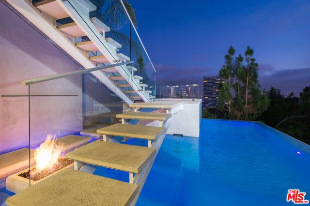 9274 Sierra Mar, Los Angeles, CA 90069