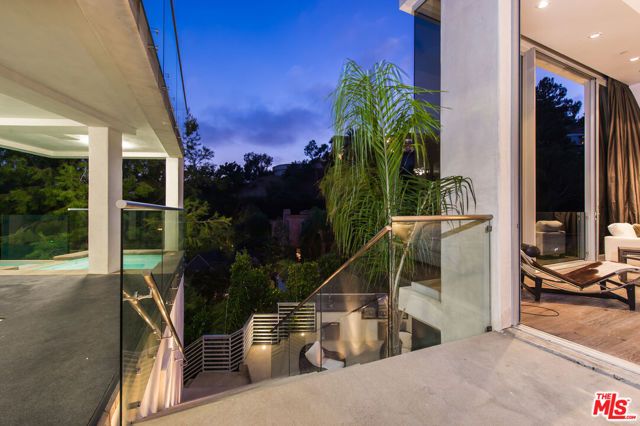 9274 Sierra Mar, Los Angeles, CA 90069