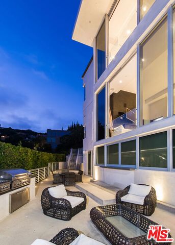 9274 Sierra Mar, Los Angeles, CA 90069