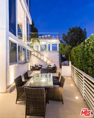 9274 Sierra Mar, Los Angeles, CA 90069