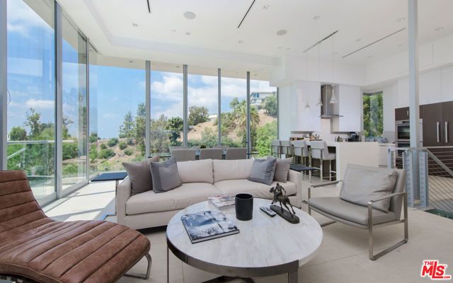 9274 Sierra Mar, Los Angeles, CA 90069