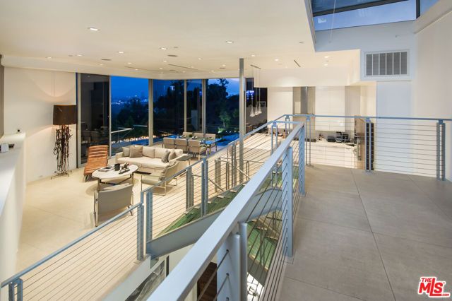9274 Sierra Mar, Los Angeles, CA 90069