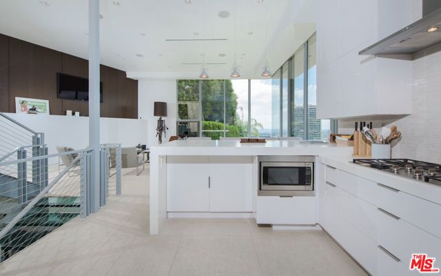 9274 Sierra Mar, Los Angeles, CA 90069
