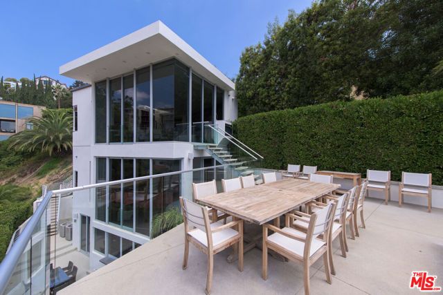 9274 Sierra Mar, Los Angeles, CA 90069