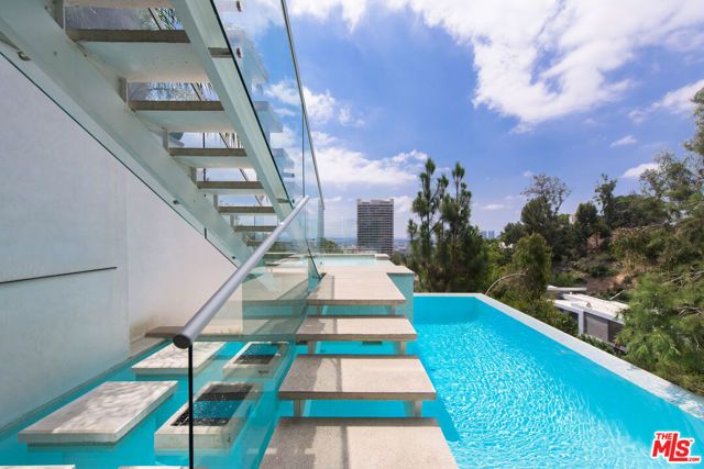 9274 Sierra Mar, Los Angeles, CA 90069