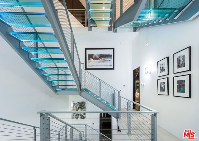9274 Sierra Mar, Los Angeles, CA 90069