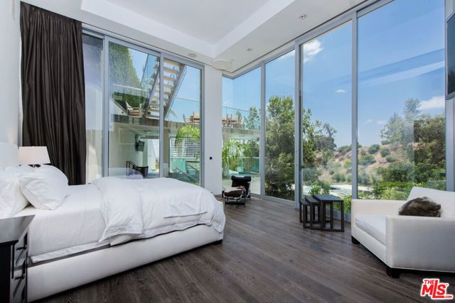 9274 Sierra Mar, Los Angeles, CA 90069