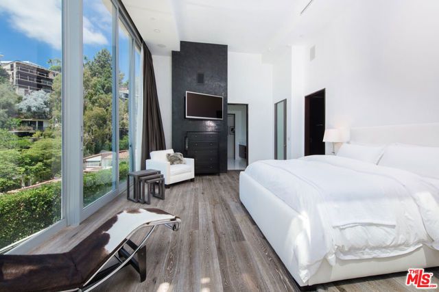 9274 Sierra Mar, Los Angeles, CA 90069