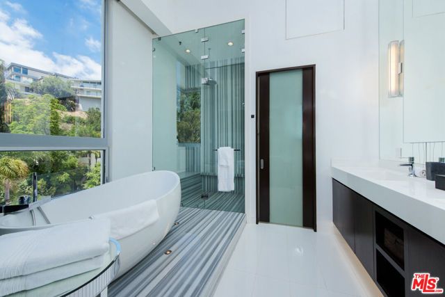 9274 Sierra Mar, Los Angeles, CA 90069