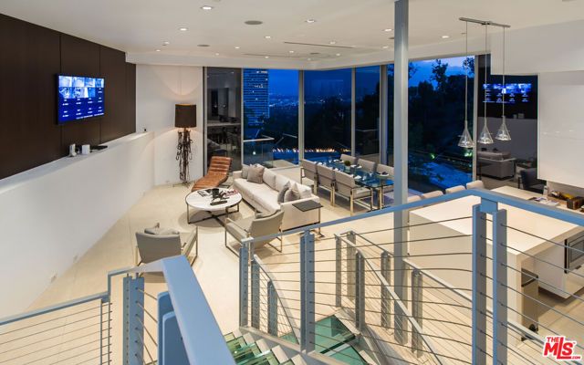 9274 Sierra Mar, Los Angeles, CA 90069