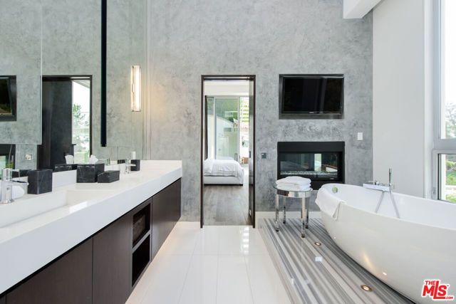 9274 Sierra Mar, Los Angeles, CA 90069