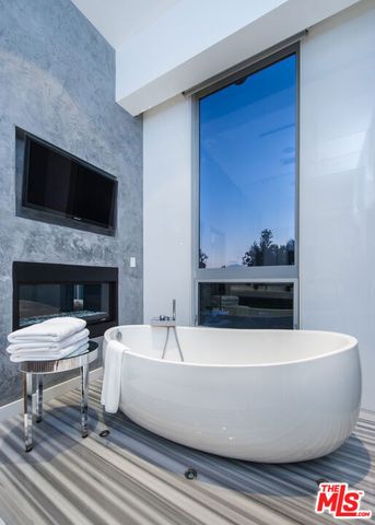 9274 Sierra Mar, Los Angeles, CA 90069