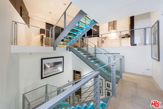 9274 Sierra Mar, Los Angeles, CA 90069