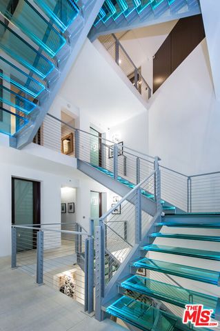 9274 Sierra Mar, Los Angeles, CA 90069