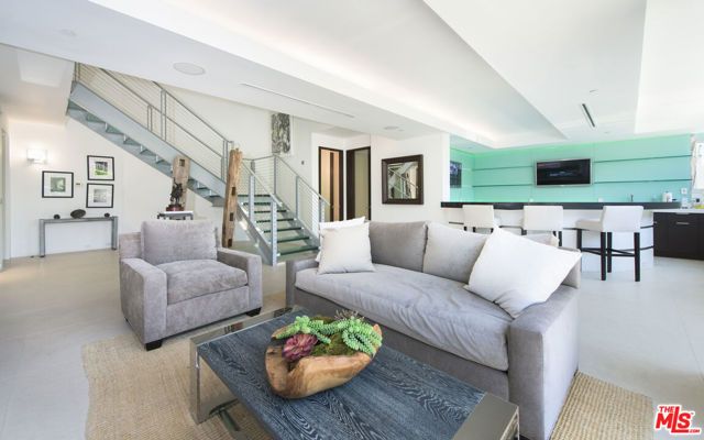 9274 Sierra Mar, Los Angeles, CA 90069