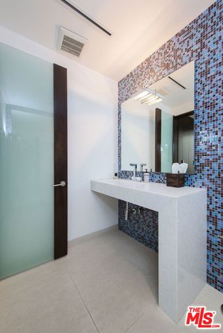 9274 Sierra Mar, Los Angeles, CA 90069