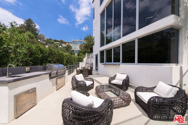 9274 Sierra Mar, Los Angeles, CA 90069