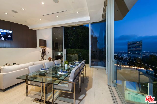 9274 Sierra Mar, Los Angeles, CA 90069