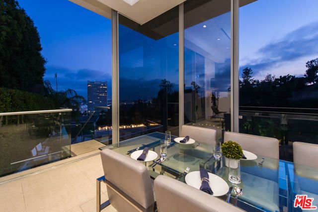 9274 Sierra Mar, Los Angeles, CA 90069