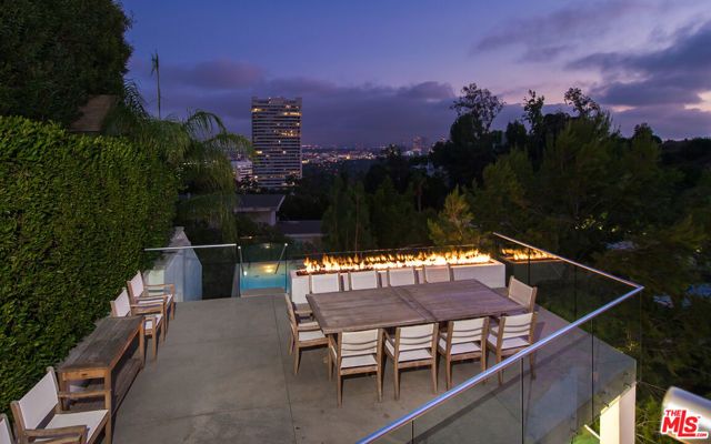 9274 Sierra Mar, Los Angeles, CA 90069