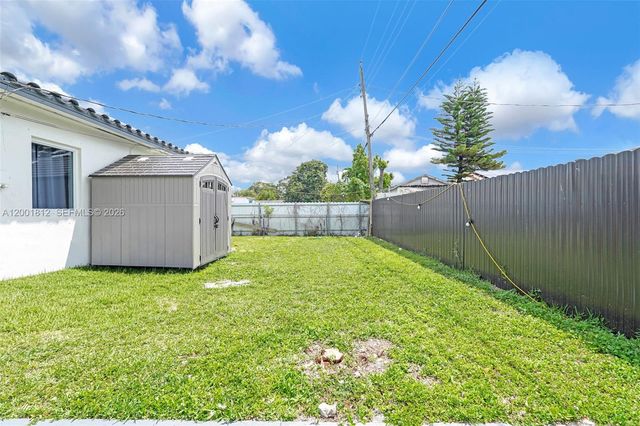 2020 NW 51st St, Miami, FL 33142