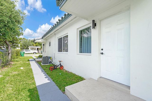 2020 NW 51st St, Miami, FL 33142