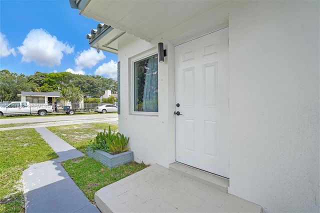 2020 NW 51st St, Miami, FL 33142