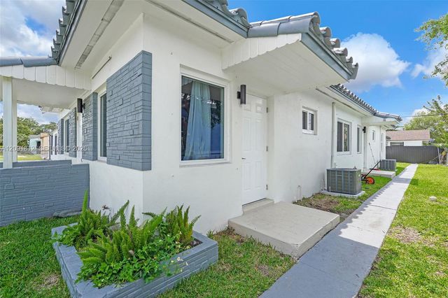 2020 NW 51st St, Miami, FL 33142