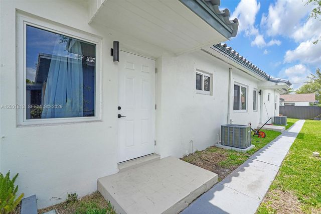 2020 NW 51st St, Miami, FL 33142