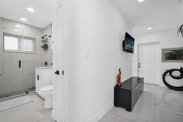 2020 NW 51st St, Miami, FL 33142