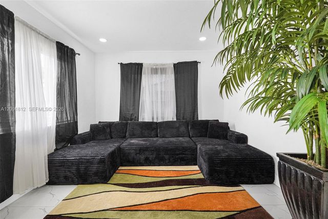 2020 NW 51st St, Miami, FL 33142