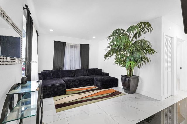 2020 NW 51st St, Miami, FL 33142