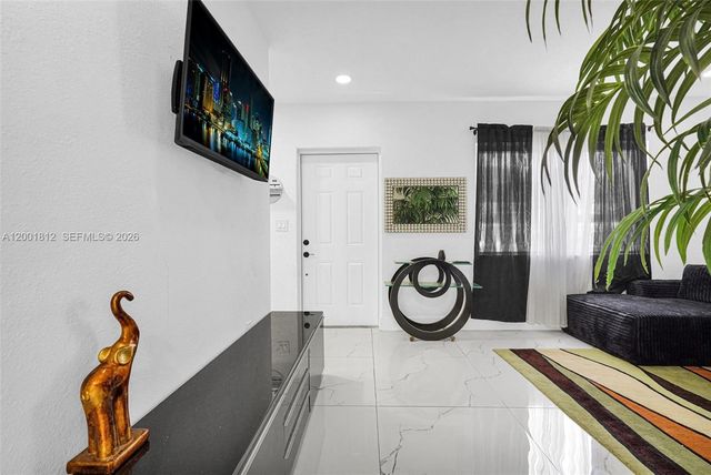 2020 NW 51st St, Miami, FL 33142