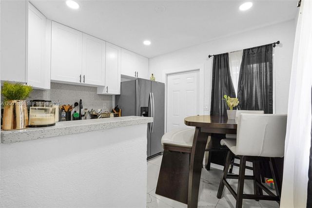 2020 NW 51st St, Miami, FL 33142