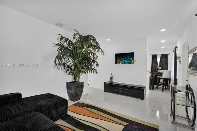 2020 NW 51st St, Miami, FL 33142