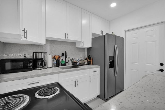 2020 NW 51st St, Miami, FL 33142