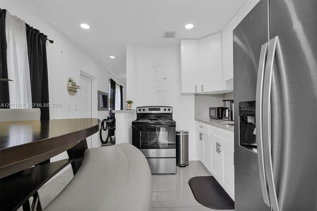 2020 NW 51st St, Miami, FL 33142