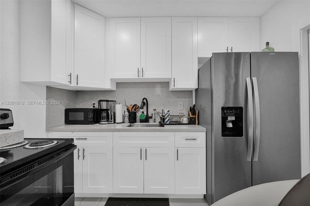 2020 NW 51st St, Miami, FL 33142