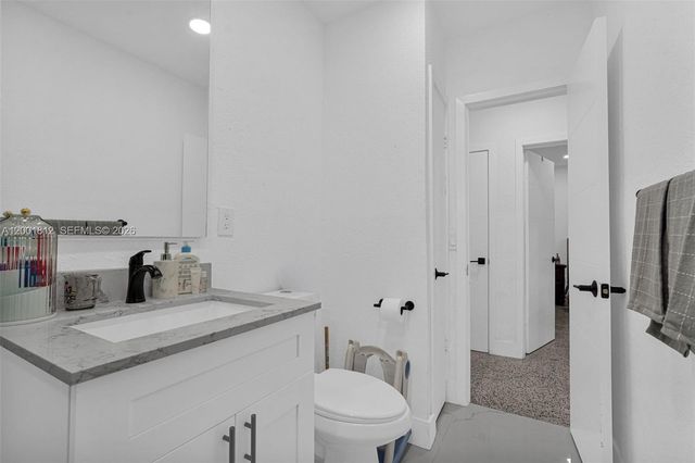 2020 NW 51st St, Miami, FL 33142