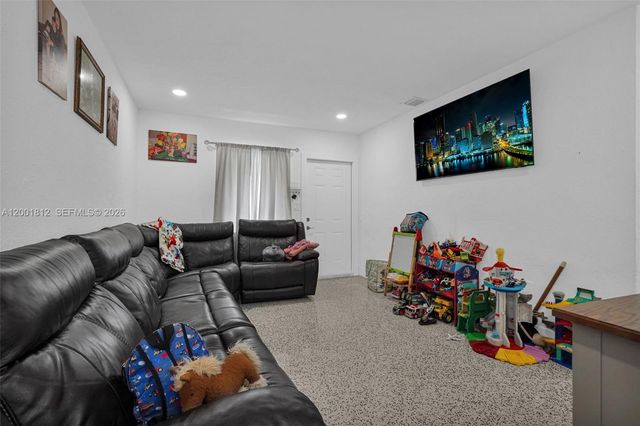 2020 NW 51st St, Miami, FL 33142