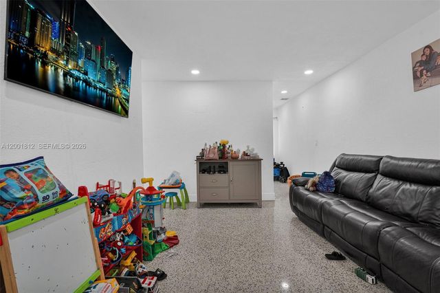 2020 NW 51st St, Miami, FL 33142