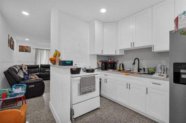 2020 NW 51st St, Miami, FL 33142